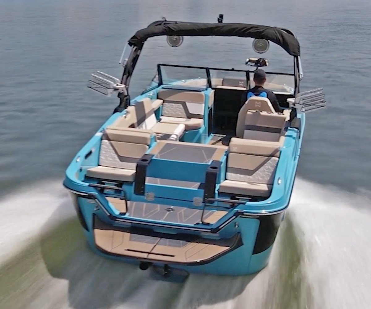 2022 Heyday H22 rear view with bimini and helm